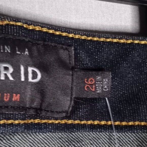 Torrid Premium Boyfriend Crop Frayed Hem Women's Dark Wash Jeans Size 26 NWT - Picture 9 of 11